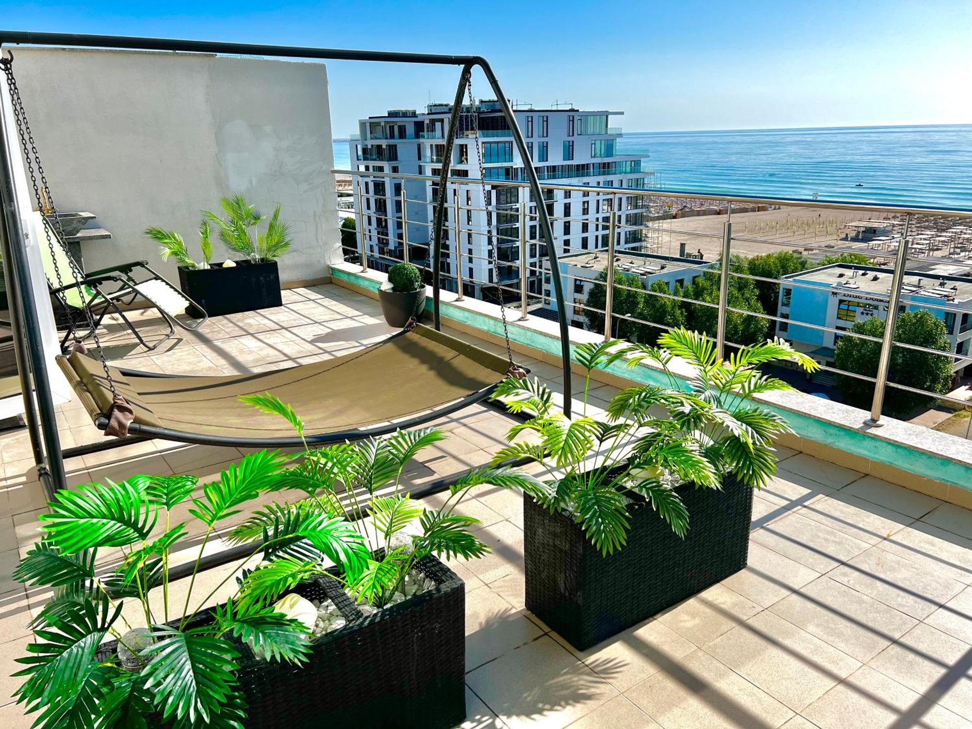 Summerland Sea View Penthouse & Jacuzzi *
