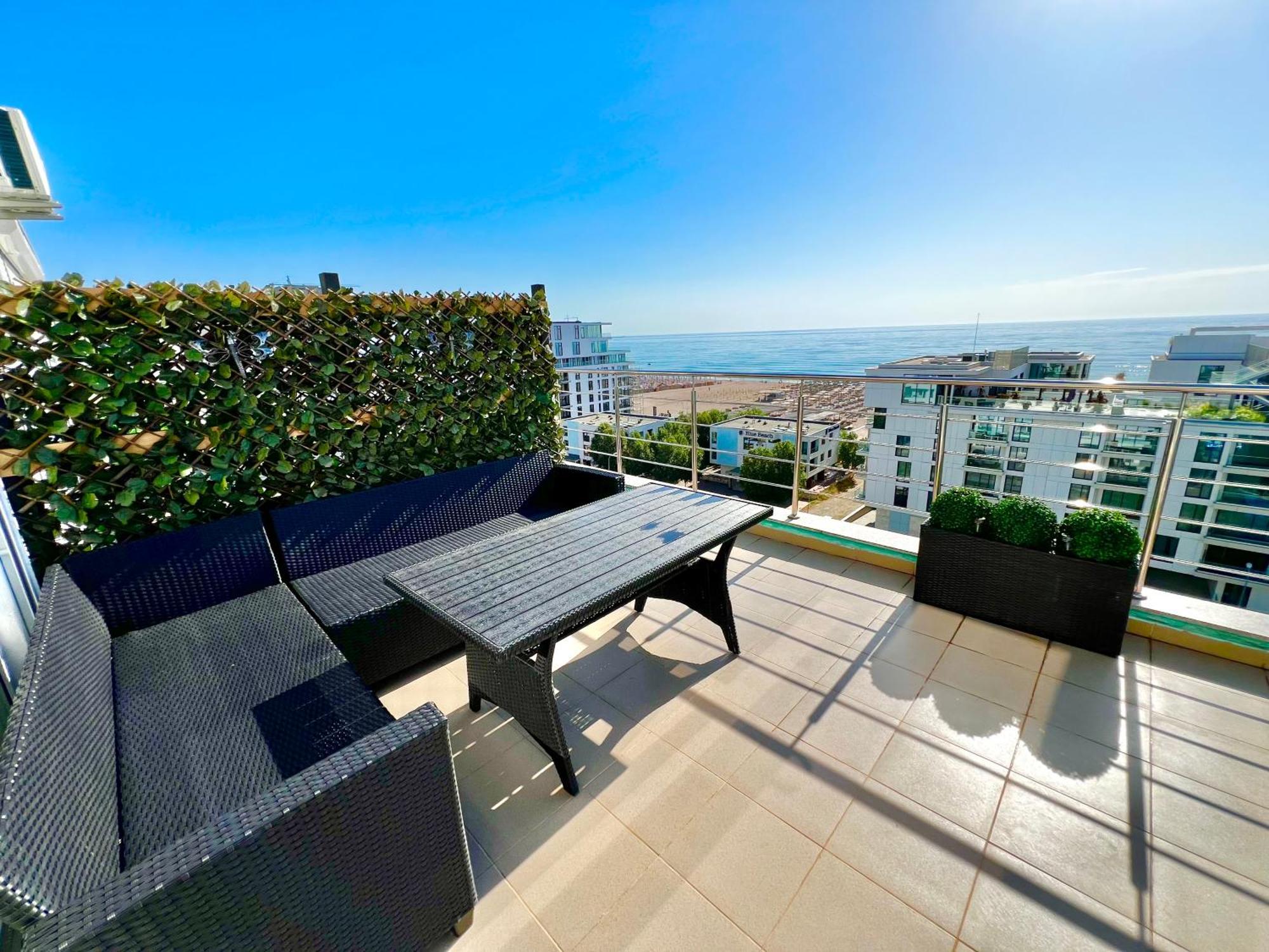 Summerland Sea View Penthouse & Jacuzzi Mamaia