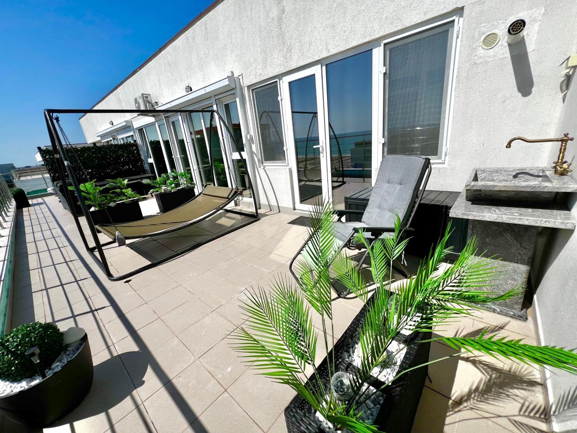 Summerland Sea View Penthouse & Jacuzzi Apartamento *