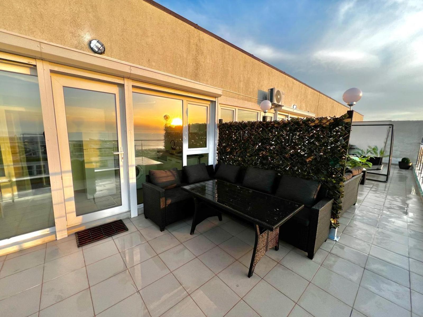Apartamento Summerland Sea View Penthouse & Jacuzzi *